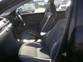 2005 Mazda Axela Pictures