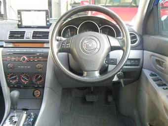 2005 Mazda Axela Photos
