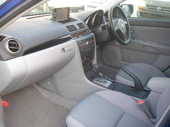 2005 Mazda Axela Pictures