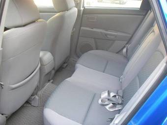 2005 Mazda Axela Photos