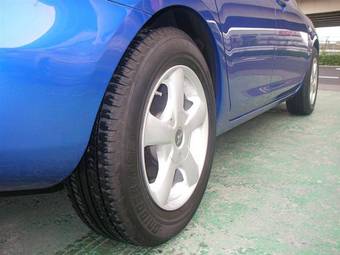 2005 Mazda Axela Images