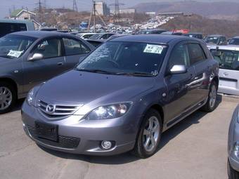 2005 Mazda Axela Pictures