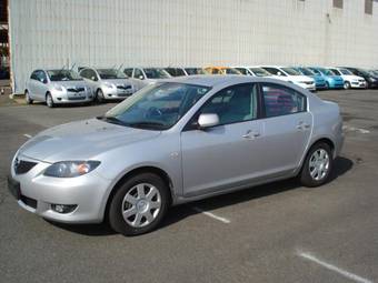 2005 Mazda Axela Pictures