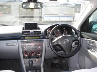 2005 Mazda Axela Photos