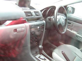 2005 Mazda Axela Pictures