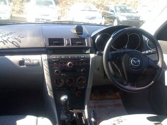 2005 Mazda Axela Pics