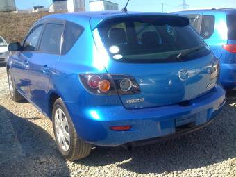 2005 Mazda Axela Pictures