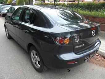 2005 Mazda Axela Pictures