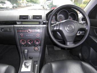 2005 Mazda Axela Images