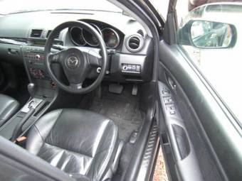 2005 Mazda Axela Pictures
