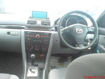 2005 Mazda Axela Pictures