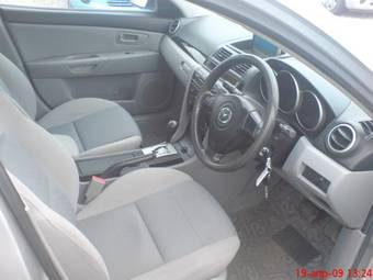 2005 Mazda Axela Pics