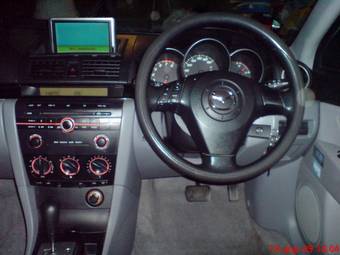 2005 Mazda Axela Pictures