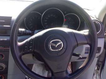 2005 Mazda Axela Pictures