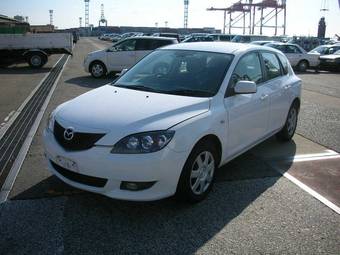 2005 Mazda Axela Photos
