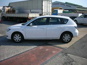2005 Mazda Axela Pictures