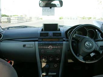 2005 Mazda Axela Images