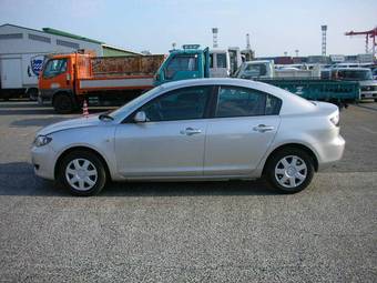 2005 Mazda Axela Photos
