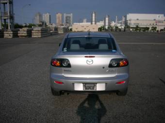 2005 Mazda Axela Pictures