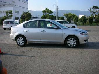 2005 Mazda Axela Photos