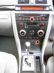 2005 Mazda Axela Images