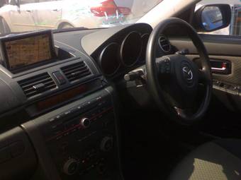 2005 Mazda Axela Pictures