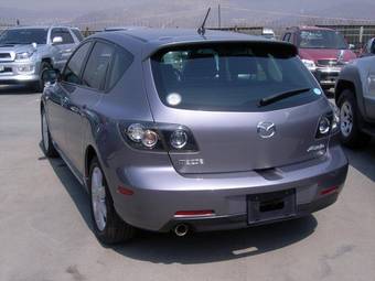 2005 Mazda Axela Pictures