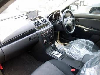 2005 Mazda Axela Photos