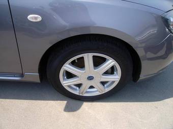 2005 Mazda Axela Pictures