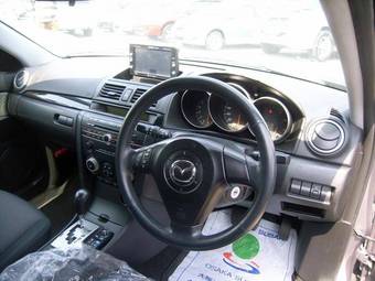 2005 Mazda Axela Photos