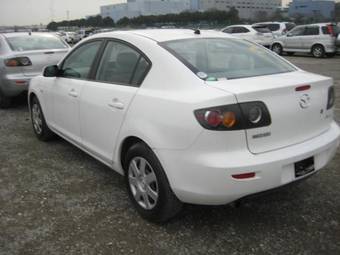 2005 Mazda Axela Pictures