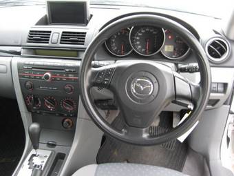 2005 Mazda Axela Photos