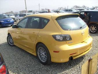 2005 Mazda Axela Photos