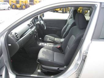 2005 Mazda Axela Photos