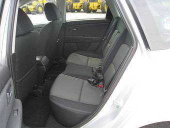 2005 Mazda Axela Photos