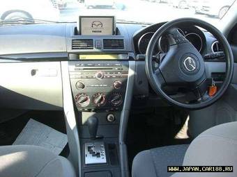 2005 Mazda Axela Pictures