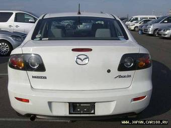 2005 Mazda Axela Pictures