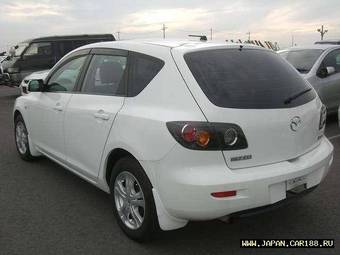 2005 Mazda Axela Pictures