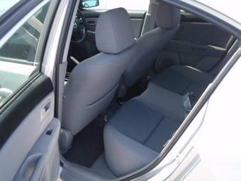 2005 Mazda Axela Pictures