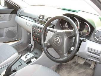 2005 Mazda Axela Photos
