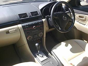 2005 Mazda Axela Pictures