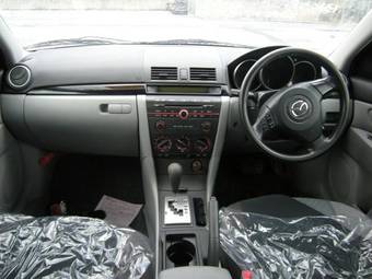 2005 Mazda Axela Photos