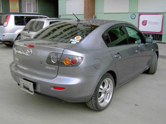 2005 Mazda Axela Pictures