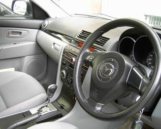 2005 Mazda Axela Pics