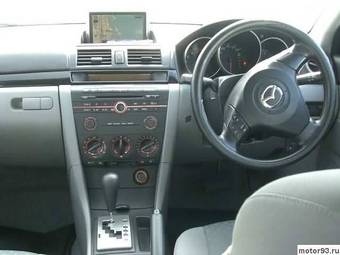 2005 Mazda Axela Photos