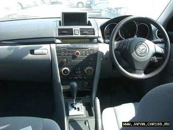 2005 Mazda Axela Photos
