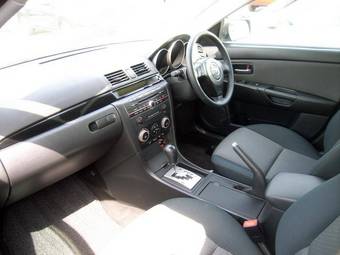 2005 Mazda Axela Photos