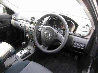 2005 Mazda Axela Photos