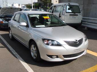 2005 Mazda Axela Photos