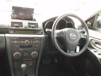 2005 Mazda Axela Pictures